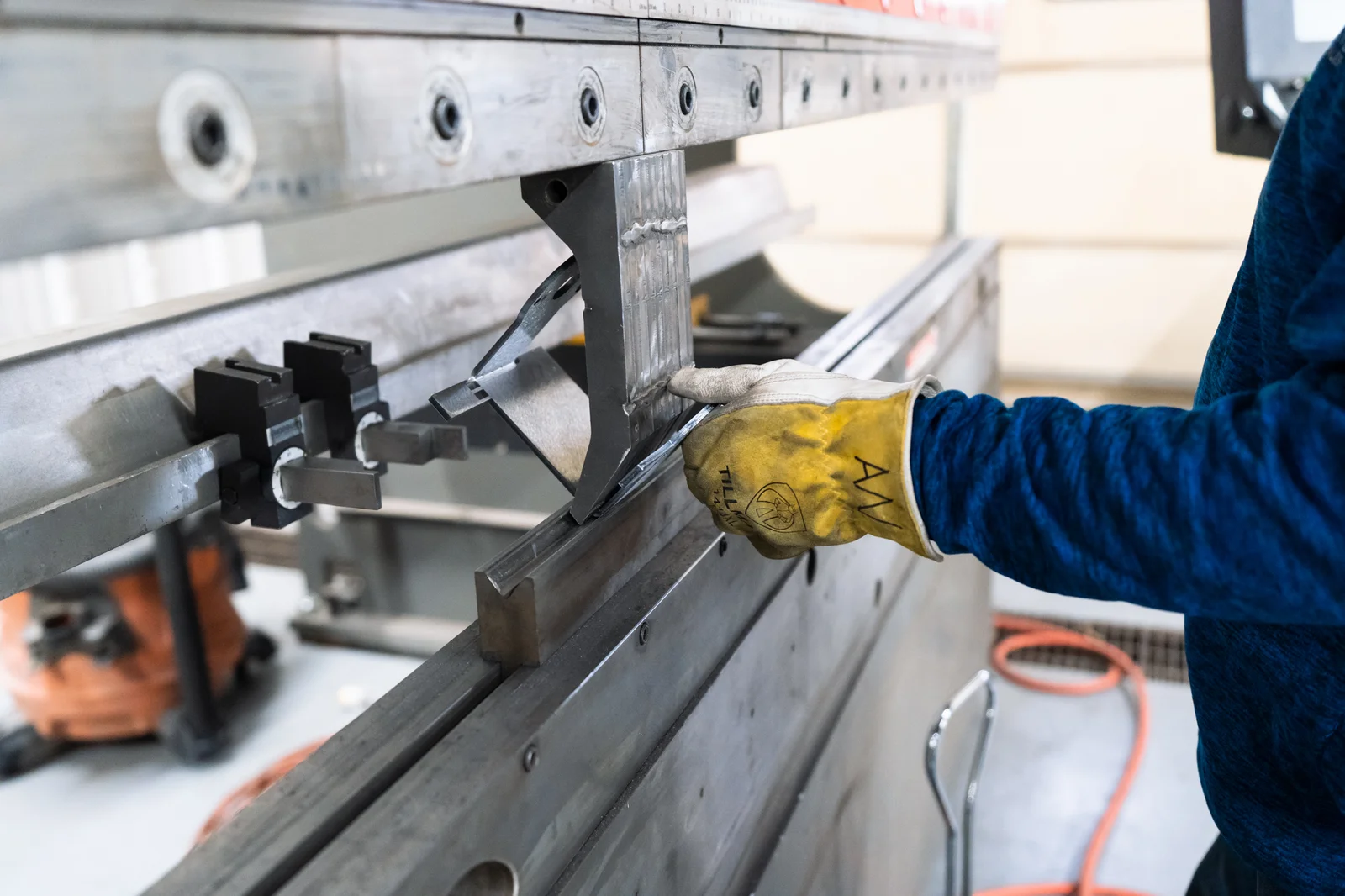press-brake-sheet-metal-bending